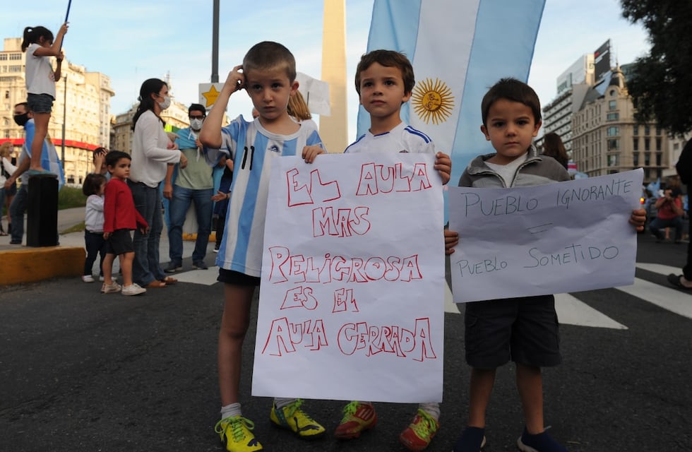 Suspensión de clases presenciales: este lunes habrá abrazos a las escuelas y marcha a la Quinta de Olivos