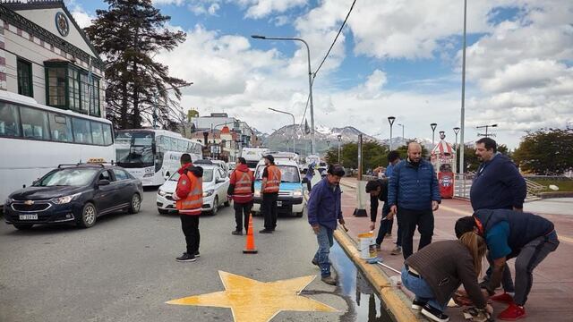 Ushuaia: familiares de víctimas de tránsito repintaron estrellas Amarillas