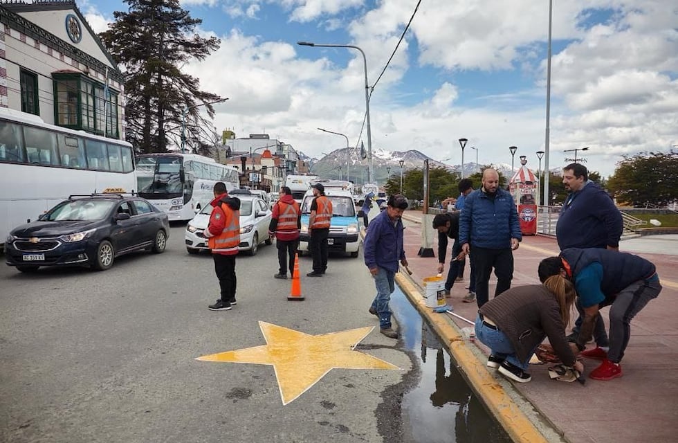 Ushuaia: familiares de víctimas de tránsito repintaron estrellas Amarillas