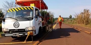 La Dirección Provincial de Vialidad se halla señalizando rutas provinciales.