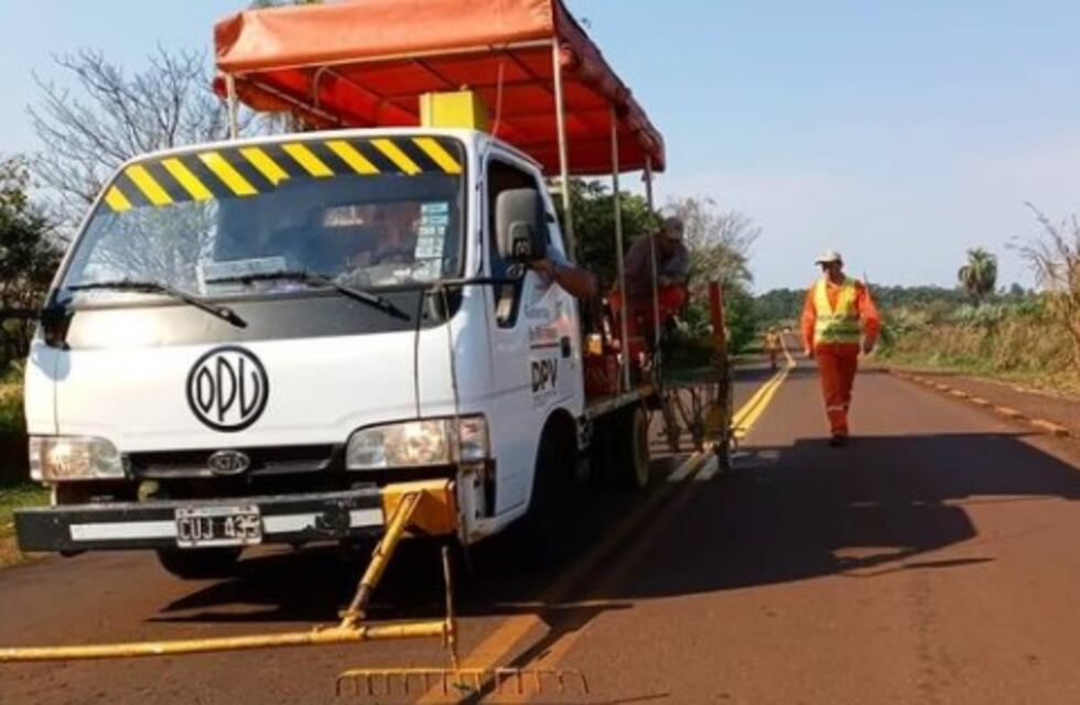 La Dirección Provincial de Vialidad se halla señalizando rutas provinciales