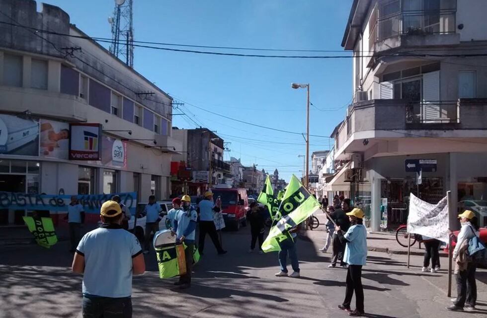 Obreros de la construcción protestan en Gualeguaychú