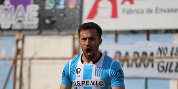 El goleador Martín Garnerone, firme en la ofensiva Racing para defender la punta este sábado ante Defensores de Belgrano (Foto: Prensa Racing).