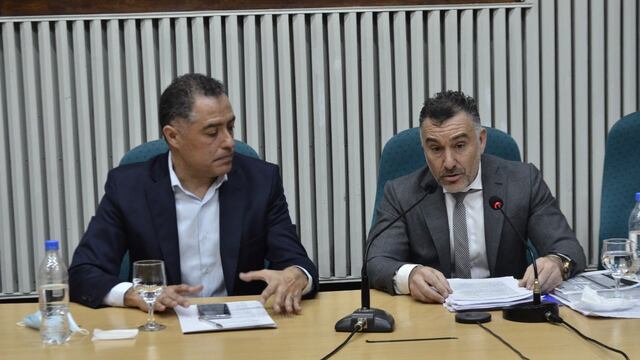 El jefe de ministros, Leonardo Álvarez junto al vicegobernador Eugenio Quiroga en Cámara de Diputados.