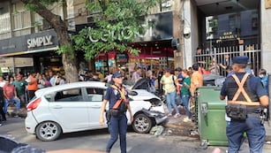 El impactante siniestro vial en avenida Colón que dejó al menos 7 heridos. (Foto X @ernestinamarziD Radio Mitre)