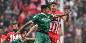 Instituto y Banfield, en Alta Córdoba, por la tercera fecha de la Zona A de la Copa de la Liga Profesional. (Ramiro Pereyra / La Voz)