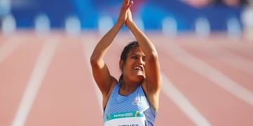 La campeona paralímpica en 2016 celebró con las manos bien arriba.
