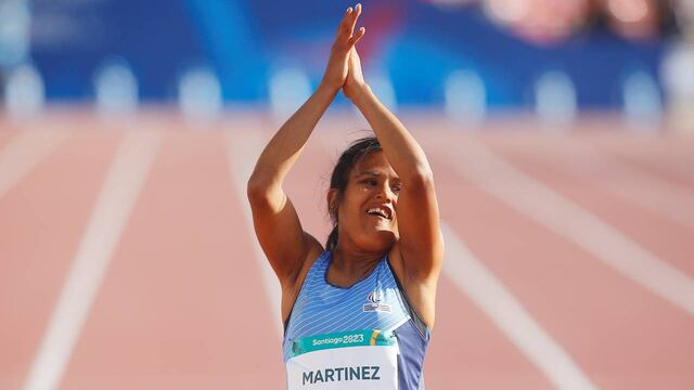 La campeona paralímpica en 2016 celebró con las manos bien arriba.