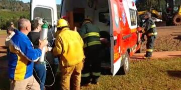 Accidente de tránsito en Dos de Mayo: un hombre quedó atrapado en uno de los vehículos.