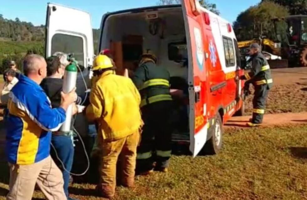 Accidente de tránsito en Dos de Mayo: un hombre quedó atrapado en uno de los vehículos