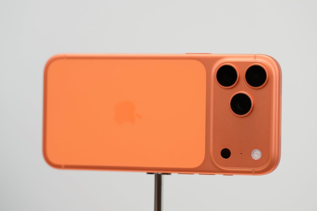 El iPhone 17 Pro se exhibe durante un anuncio de nuevos productos en Apple Park el martes 9 de septiembre de 2025 en Cupertino, California. (Foto AP/Godofredo A. Vásquez)