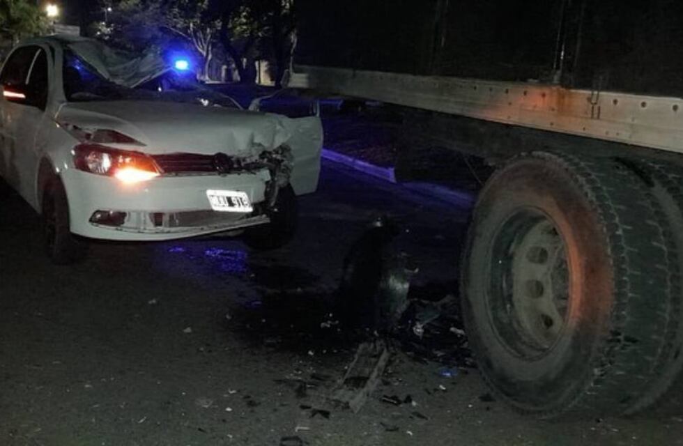 Chocó contra un camión estacionado en Villa Constitución y murió tras el rescate