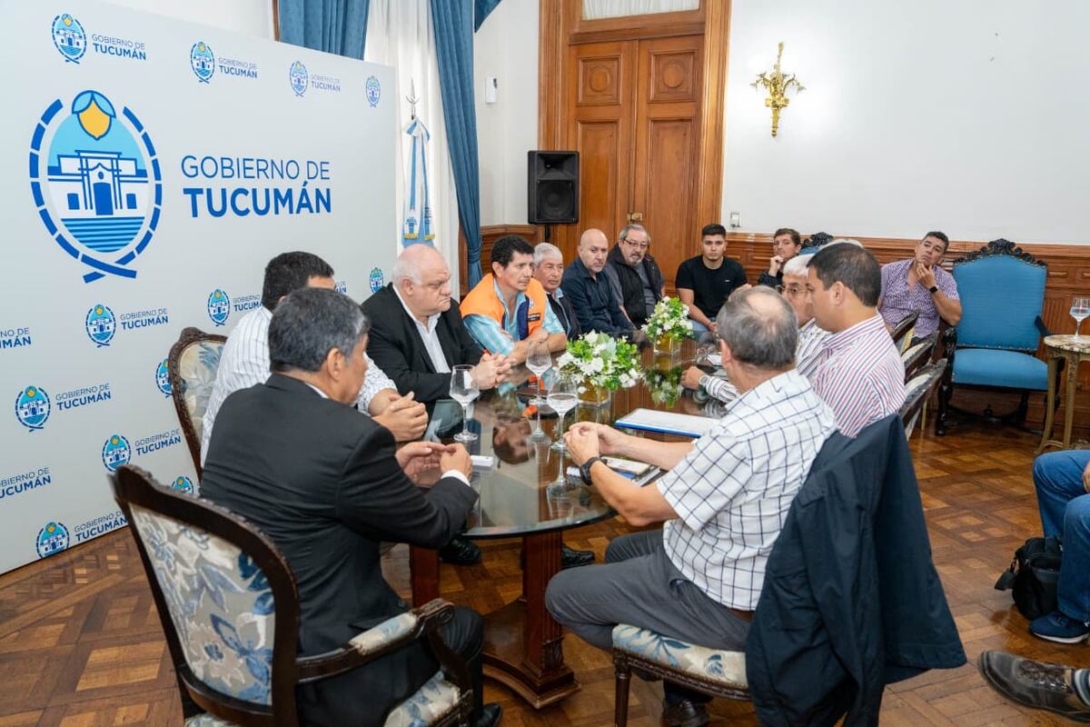 Temporal en Tucumán: Acevedo reunió al gabinete para coordinar acciones