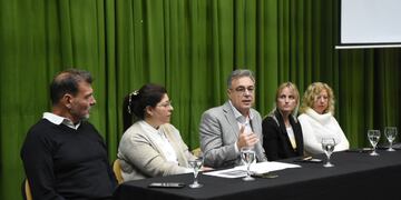 Anuncio de Castellano para el personal jerárquico municipal