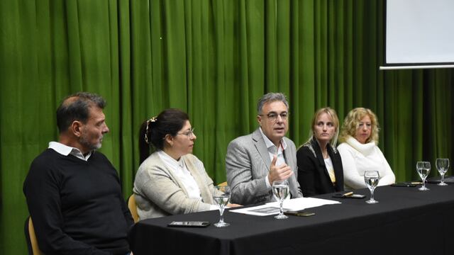 Anuncio de Castellano para el personal jerárquico municipal