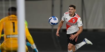Julián Álvarez anotó tres goles en el primer tiempo contra Alianza Lima por Copa Libertadores.