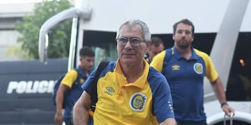 El director técnico perdió el invicto en el club después de tres partidos.
