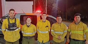 Bomberos de Arroyito y El Tío se suman a la lucha en el Pan de Azúcar