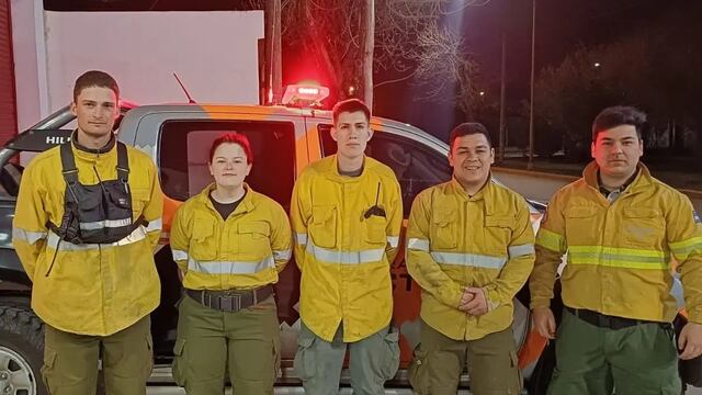 Bomberos de Arroyito y El Tío se suman a la lucha en el Pan de Azúcar