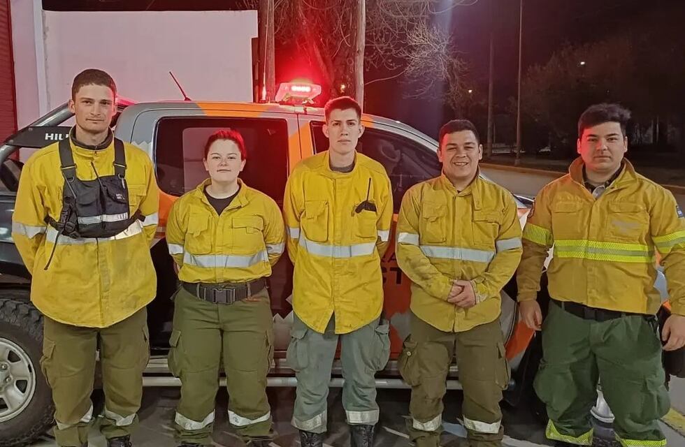 Bomberos de Arroyito y de El Tío se suman a luchar con el incendio en las sierras