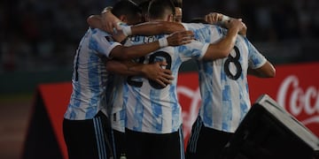 Argentina celebró ante Colombia en el Kempes, a pesar de la ausencia de algunas de sus figuras. (Foto: Facundo Luque)
