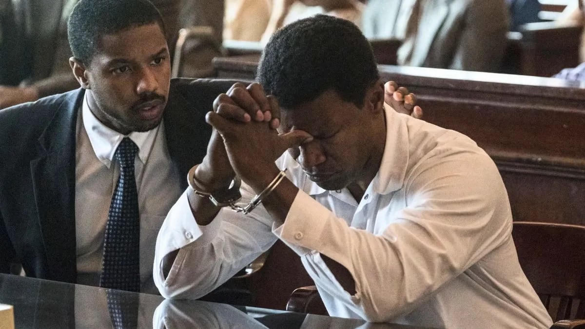 La película recomendada se llama Buscando Justicia.