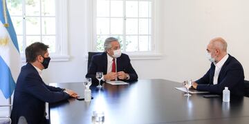 El presidente Alberto Fernández se reunió esta tarde con el gobernador de la provincia de Buenos Aires, Axel Kicillof y el jefe de Gobierno porteño, Horacio Rodríguez Larreta, para evaluar la situación sanitaria como consecuencia del Covid-19.