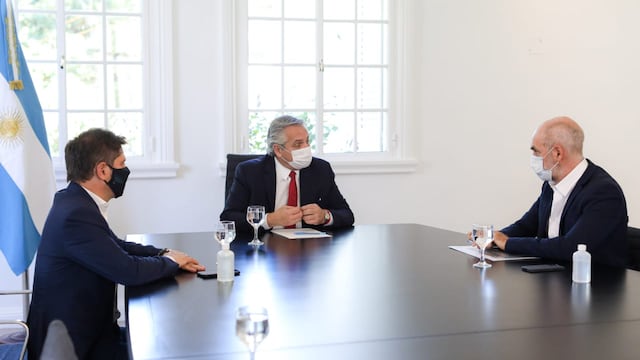 El presidente Alberto Fernández se reunió esta tarde con el gobernador de la provincia de Buenos Aires, Axel Kicillof y el jefe de Gobierno porteño, Horacio Rodríguez Larreta, para evaluar la situación sanitaria como consecuencia del Covid-19.
