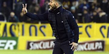Carlos Tévez tuvo su debut como director técnico en Rosario Central.