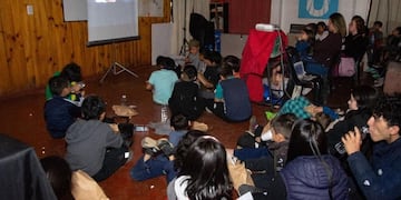 “Cine en tu barrio” llegó a La Cantera