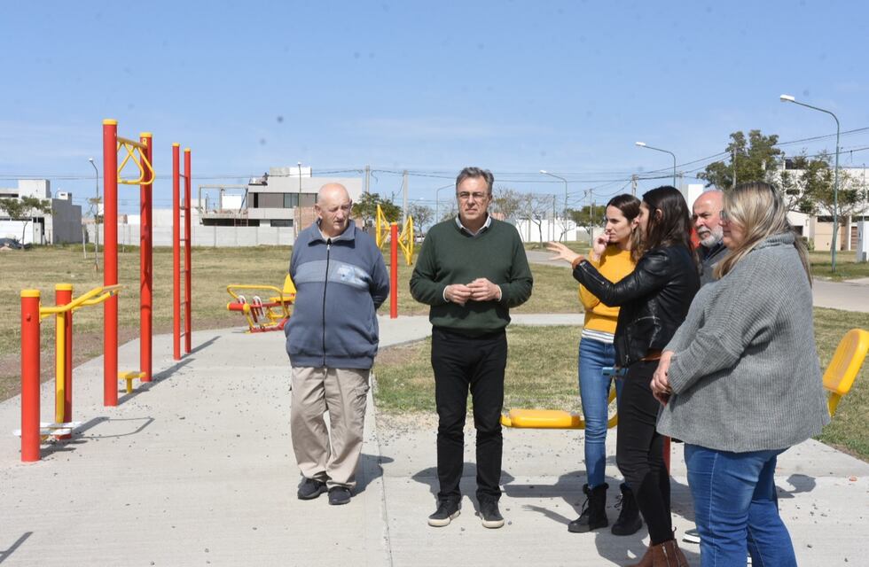 Recorrida por las obras de cloacas y la construcción de una plaza