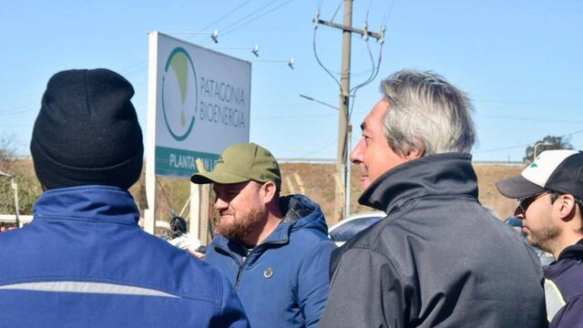 Trabajadores y gremialistas se concentran en el acceso a las plantas de carga y procesamiento de granos.