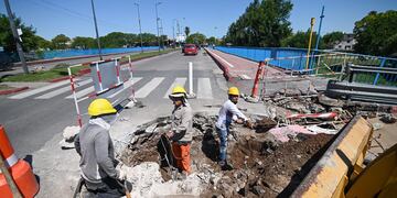 Conexión del aliviador cloacal en el puente Tablada.