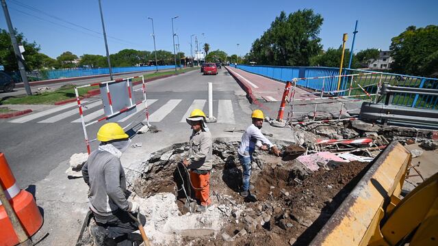 Conexión del aliviador cloacal en el puente Tablada.