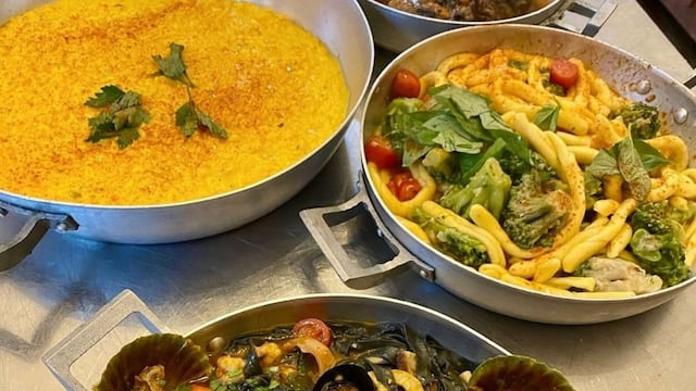Un restaurante ofrece pasta en fuentones para compartir: precios y dónde está ubicado