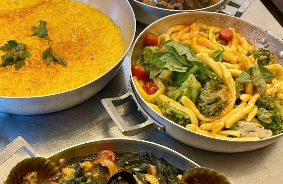 Un restaurante ofrece pasta en fuentones para compartir: precios y dónde está ubicado