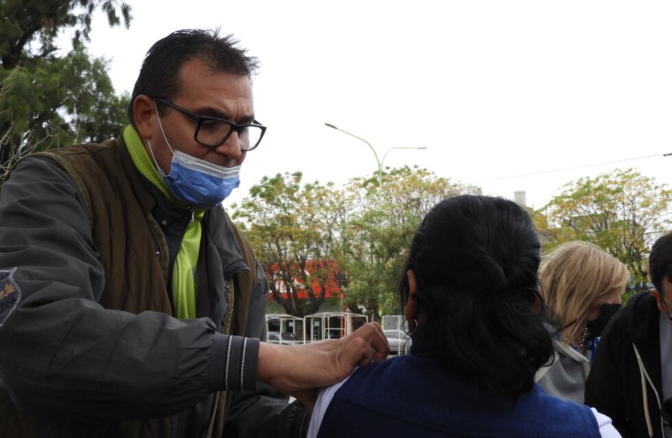 Se aplicaron más de 2 mil dosis en la jornada de vacunación en Plaza Belgrano