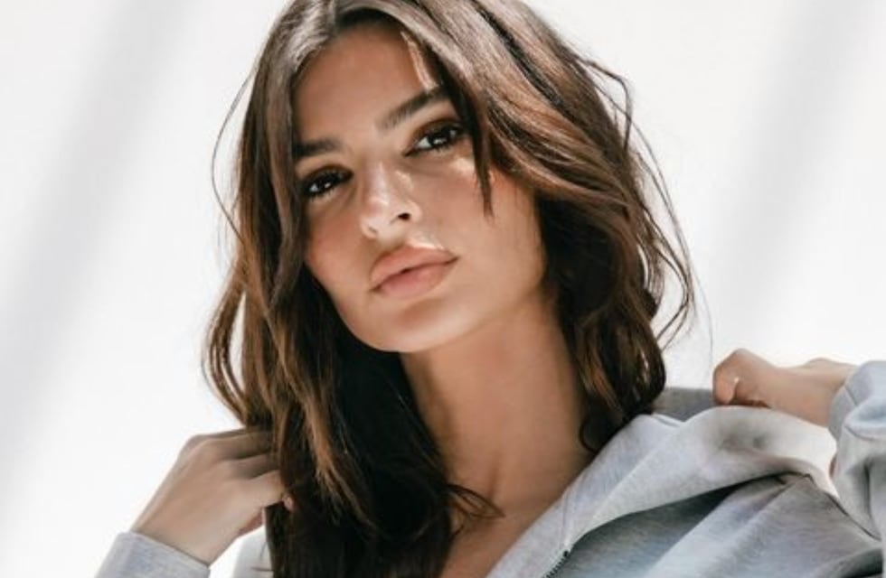 Emily Ratajkowski causó sensación con un vestido de noche ultra hot