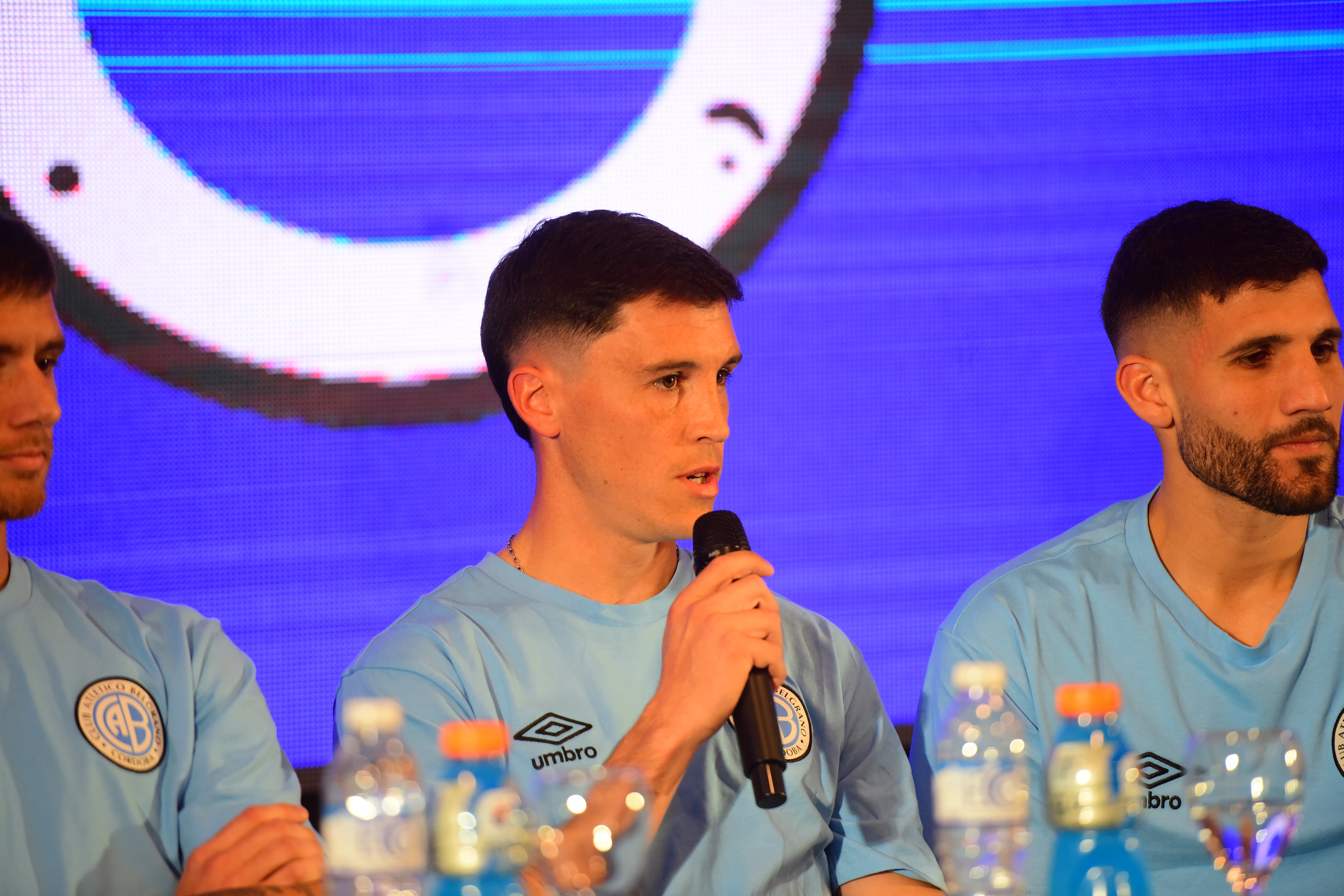 Presentación de los nuevos refuerzos de Belgrano para la LFP en el Hotel Quinto Centenario. Adrián Sporle, Federico Ricca, Lisandro López, Leonardo Morales,  Thiago Cardozo, arquero.
