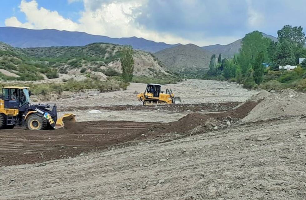 Tras los aluviones, ponen en condiciones el arroyo las Mulas en Potrerillos