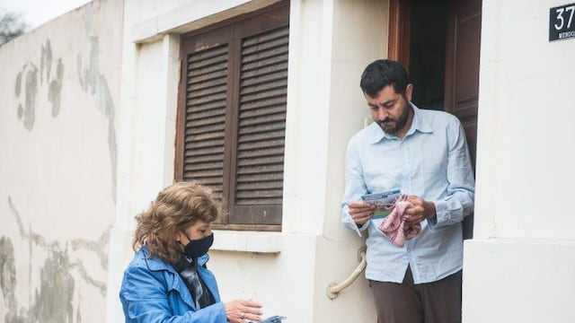 Los agentes recorrieron casa por casa.