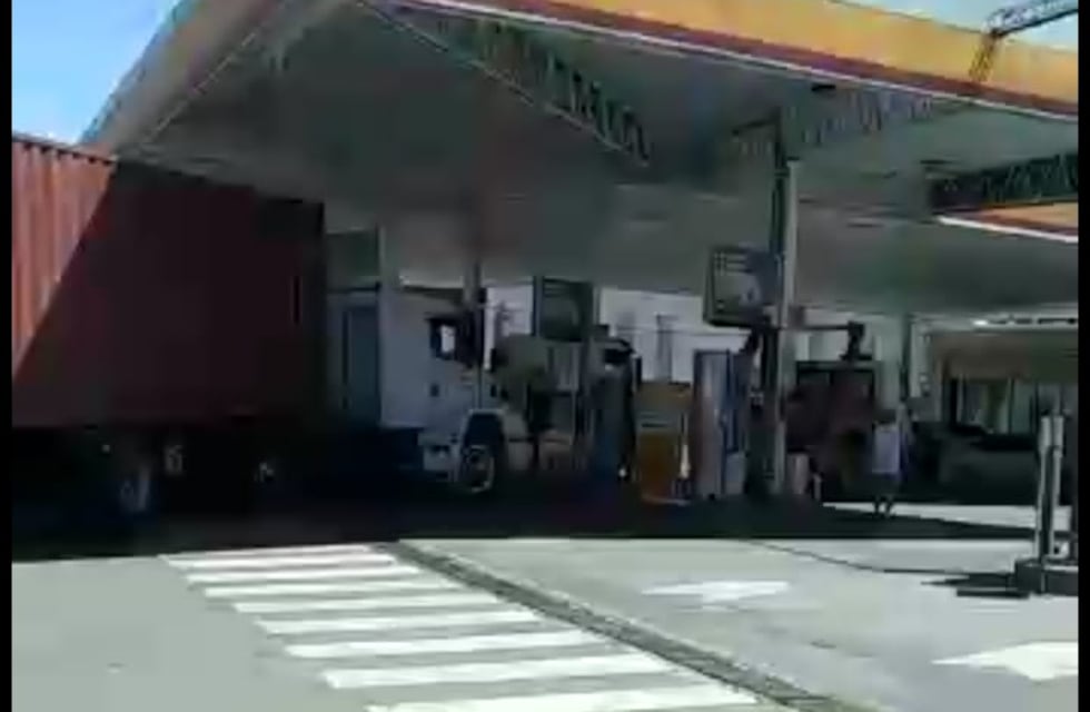 Denuncian a una estación de servicio por generar un descontrol de tránsito en Mar del Plata