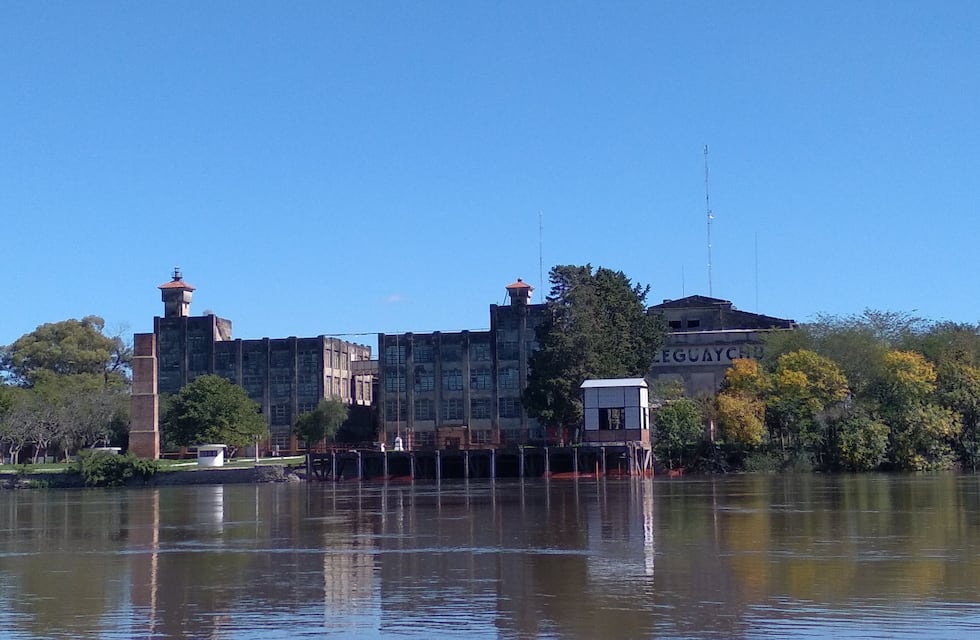 Comienza en Gualeguaychú la extracción del fueloil del exfrigorífico
