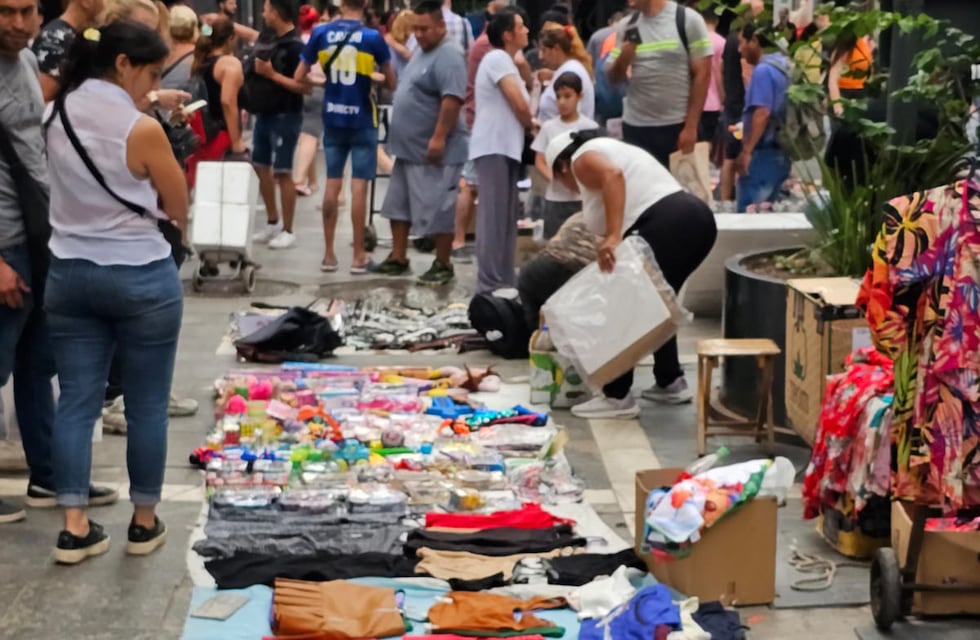 Tres municipales fueron condenados por cobrar coimas a manteros en Córdoba