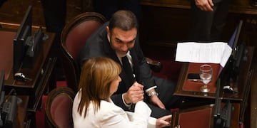 “Juntos vamos a profundizar el camino de las reformas que iniciamos en 2023”, dijo el senador nacional por Jujuy Ezequiel Atauche, al traspasar la presidencia del bloque oficialista a Patricia Bullrich.