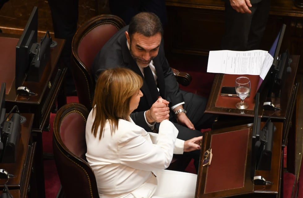 Atauche entregó a Bullrich el mando del bloque libertario en el Senado