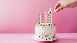 Una fiesta de cumpleaños sorpresa de una abuela en TikTok casi sale mal: “Fue por la emoción”