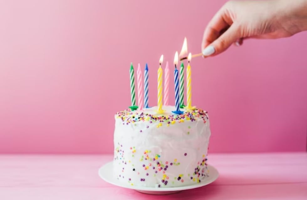 Una fiesta de cumpleaños sorpresa de una abuela en TikTok casi sale mal: “Fue por la emoción”