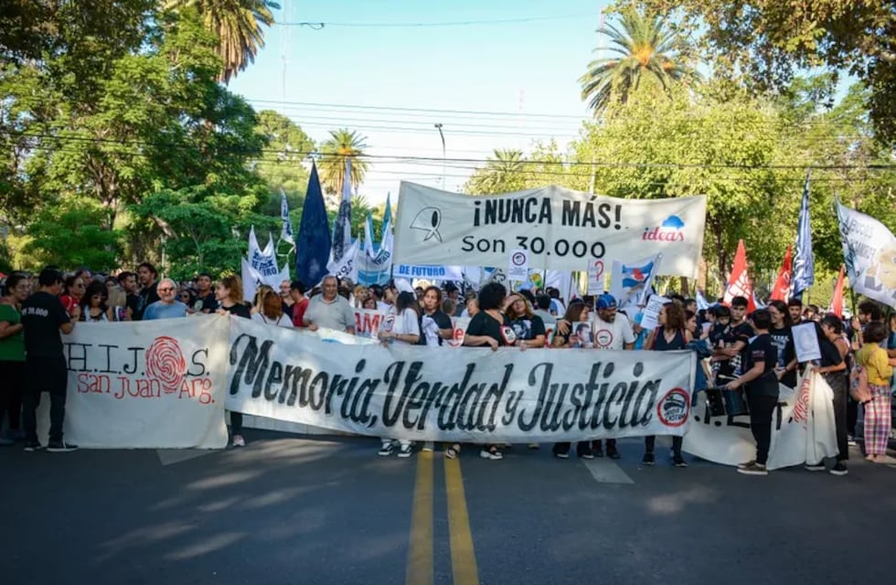 Día de la Memoria en San Juan: conmovedora marcha por las víctimas de la última dictadura cívico militar