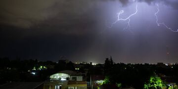 Tormenta en Mendoza: cayó lluvia y granizo este viernes por la noche.